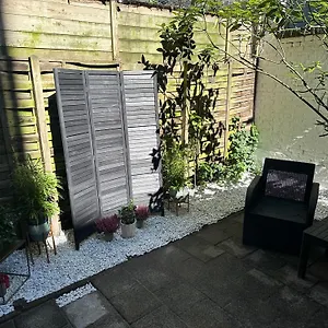 https://luxury-leidseplein-with-private-patio.amsterdamhotelsnl.com