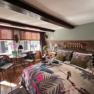 https://amsterdam-bb-barangay.amsterdamhotelsnl.com